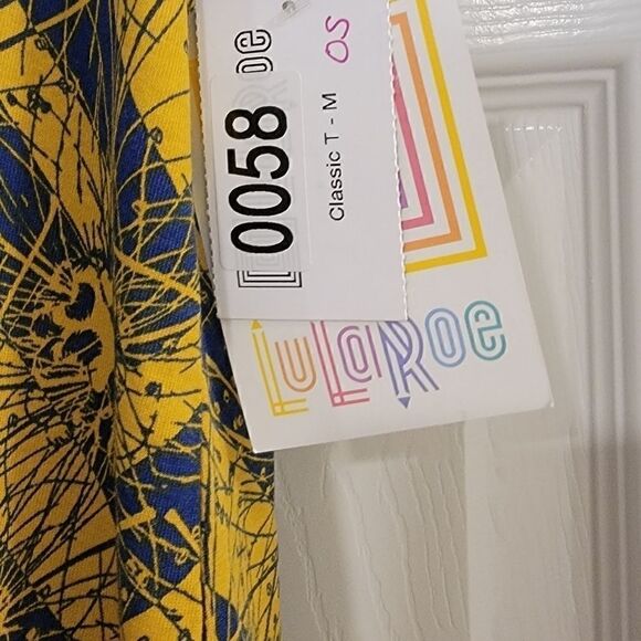 LulaRoe Classic T-shirt ~ size Medium ~ (NWT) - Picture 4 of 5